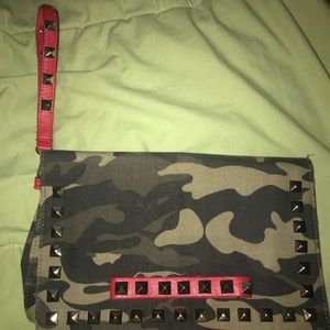 Camo wristlet bag